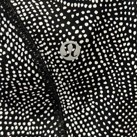 Lululemon - Picture 3 of 4